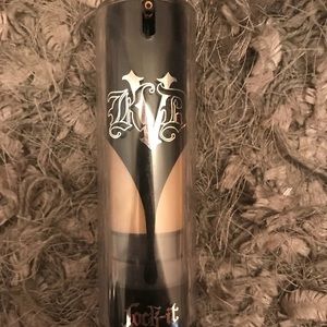 Kat Von D Lock-It foundation